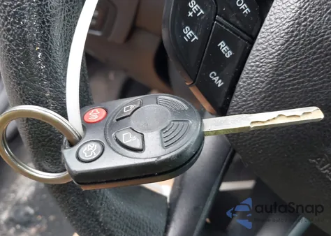 2016 Ford Focus Se z USA, uszkodzony, nr VIN 1FADP3F28GL348778